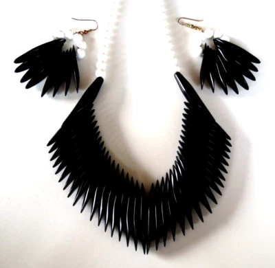 £44.27 • Buy Vtg 60's Black & White Bib Lucite Necklace & Matching Drop Dangle Earrings Pierc