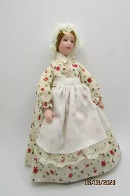 Dollhouse Miniature Poseable Victorian Maid In White Porcelain Doll G7654 • $11.69