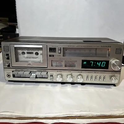 $77 • Buy Vintage Retro Lloyd's AM/FM Clock Radio Model J245