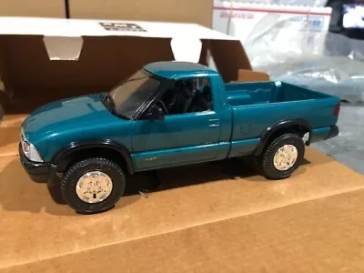 Promo Model 1994 Chevrolet  S10 4x4   1/25 Scale Plastic Teal Green • $29.99