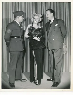 Leggy DOLORES MORAN Army Soldiers Original Vintage MAC JULIAN Warner Bros. Photo • $24.95