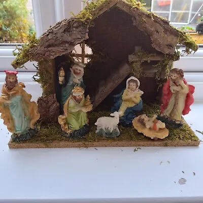 Vintage Nativity Set In Wooden Stable With 7 Porcelain Figures & Animals • £26.99