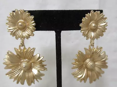 Vintage Brushed Matte Gold Tone Daisy Dangle Pierced Earrings • $9.99
