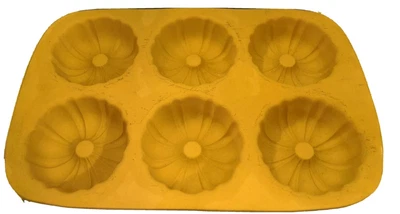 $5.50 • Buy Pampered Chef Family Heritage Classics Stoneware Mini Fluted Bundt Pan #1441 USA