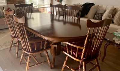 $400 • Buy Extendable Timber Dining Table And Six Chairs, Used