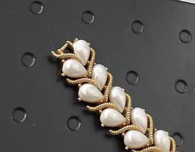 VTG Crown Trifari Bracelet Tear Drop Faux Pearl Gold Tone 7  Signed Retro Glam • $59