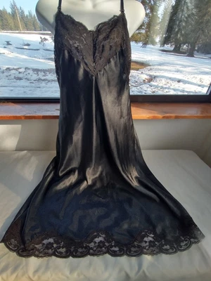 $26.89 • Buy Vintage WONDERMAID, 38,  Coal Black  Satin Full Slip With Lace