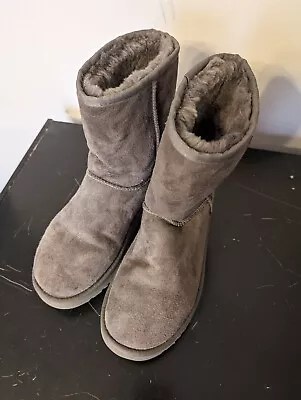 UGG 1016223 Classic Short II Boot Women's Size US 8 EUR 39 Grey Gray WELL KEPT! • $40