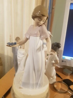 £9.99 • Buy Nao By Lladro -  Figurine - To Light The Way - Young Girl With Candle