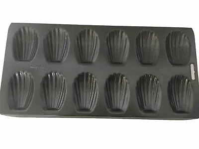 Chicago Metallic Non-Stick 12 Hole Shell-Shaped Madeleine Pan Baking Tray Used • £15.43