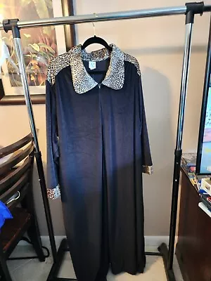 AJ Comfort Size 2X Black Velour Zip Front Long Robe Housecoat NEW • £24.11