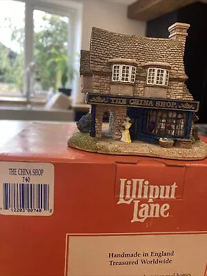 Lilliput Lane  - THE CHINA SHOP • £35