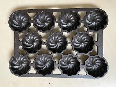 VTG Griswold Cast Iron 953 Turks Head Gem Pan Variation #3 (Rarity 8) • $240