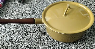 Vtg DESCOWARE BELGIUM Yellow Enamel Cast Iron Cooking Pot Lid Wood Handle 80-E • $22.99