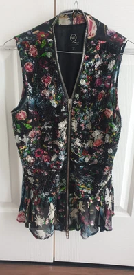 $22 • Buy Alexander MQueen Ladies Top Size 8-10