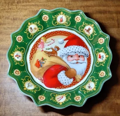 Villeroy & Boch Toy's Fantasy Santa With Gifts Ruffled Edge Dish Nwt No Box • $34.95