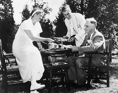 Roosevelt Family Picnic - Val Kill Ny President And Mrs Frankl 1935 Old Photo • $5.51