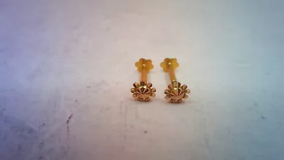 22 Ct Asain Gold Tiny Flower Shape Stud Earrings. • £41