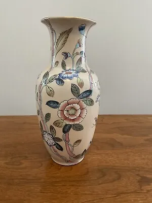 VINTAGE CHINESE PORCELAIN VASE HAND PAINTED IN MACAU 11” Tall • $25