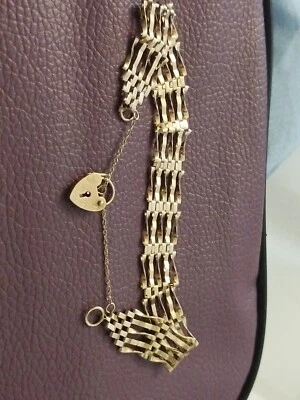 Hallmarked 9Ct Yellow Gold 5 Bar Gate Bracelet Heart Clasp 5.6g • £200