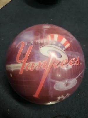 BRUNSWICK NEW YORK YANKEES BOWLING BALL Viz-A-Ball 14LBS A353 • $99.99