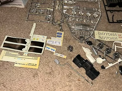 Miscellaneous Lot Of  Junkyard  Plastic Car Model Parts & Pieces • $14.99