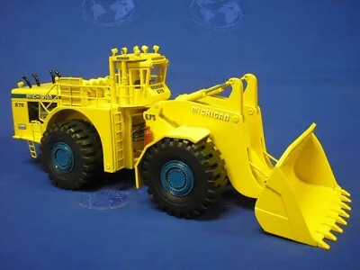 Michigan 675C Wheel Loader With Blue Wheels - EMD 1:50 Scale Model #N105 New • $1299.95