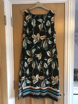 Ladies Wallis Summer Dress Size 14 • £3.99