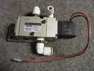 SMC Pneumatic Solenoid Valve 21-26 VDC Cat VP542R • $50