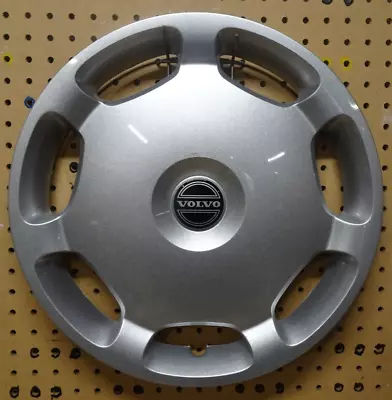 (1) OEM Volvo 1998-2000 Volvo S70 V70 15  Hubcap Wheel Cover 30714560 • $19.95