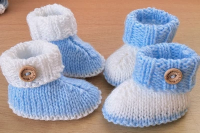 £3.25 • Buy 2 Pairs Baby's Booties. Newborn.Hand Knit. Blue / White. Wooden Buttons On Each