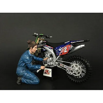 Mechanic Chole Figurine For 1/12 Scale Motorcycles By American Diorama 38372 • $14.99