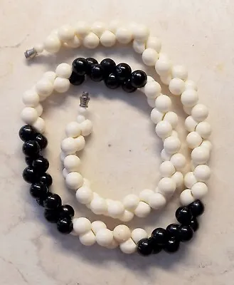 Vintage Black And White Plastic Bead Loose Choker Necklace • $0.99