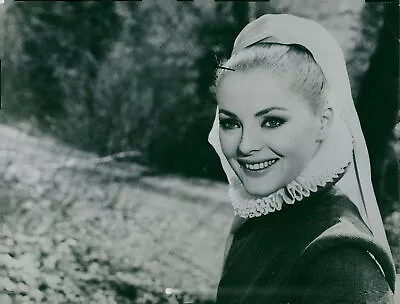 Virna Lisi At The Filming Of The Movie  A Maide... - Vintage Photograph 1573655 • $13.90