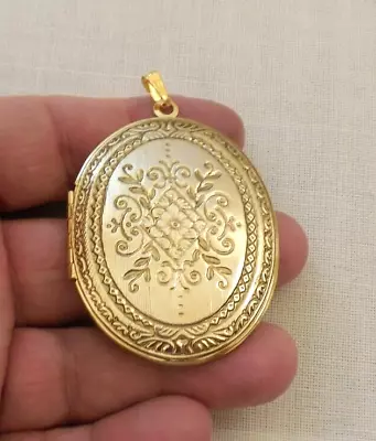 Vintage Gold Tone  Very Large  Embossed Floral Crest Locket 2 1/2  X 1 3/4  !!!! • $14.88