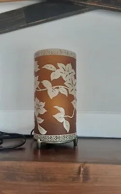 Mid Century Modern  Sun Lite  Floral Relief Table Lamp. Molded Glass. • $77