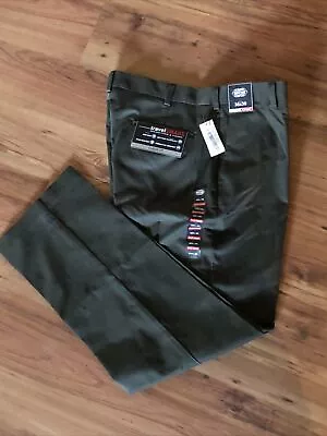 NWT- MEN'S ROUNDTREE & YORKE TRAVEL SMART CLASSIC FIT Flat Front Green PANTS • $24.99