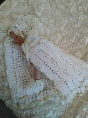 £12.99 • Buy Hand Knitted  Baby Shawl / Baby Cocoon / Super Soft Chenille Yarn Baby Blanket