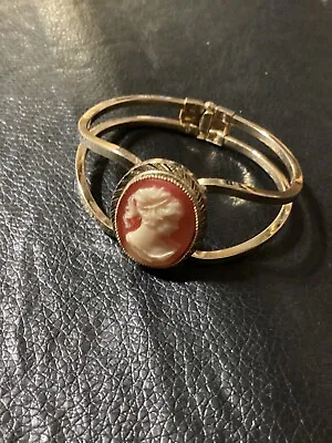 Vintage Cameo Gold Tone Bracelet • $25