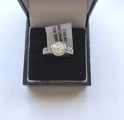 Beautiful Swarovski Zirconia 925 Silver Ring Bnwt  • £19.99