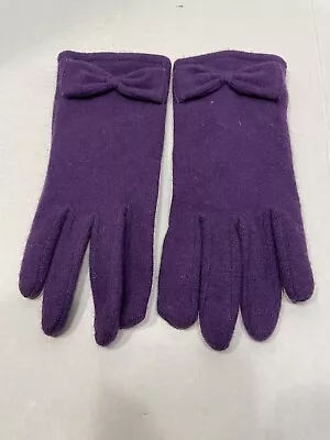 70% Lambswool Gloves Women’s Purple With Bow • $12
