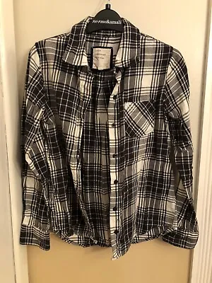 I Love H81 Shirt Womens Small Black/White Button Up Long Sleeve Plaid Blouse • $9