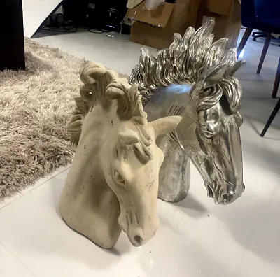 Cream Horses Head Statue (E347) • £30