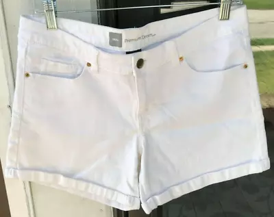 Mossimo Sz 8 White Denim Cuffed Shorts 5  Inseam G1 • $8.95