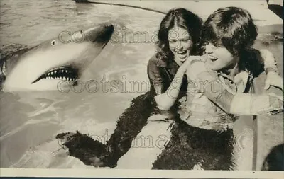 1975 Press Photo Donny & Marie Osmond Rehearse For TV Show Shark Attack 1970s • $15