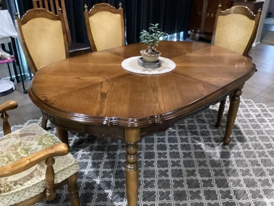 $375 • Buy Vintage Dining Table And Chairs 6 Used