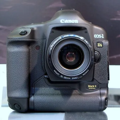 Canon EOS 1DS Mark II 9443A002 16.7MP Digital SLR Camera - Black • $430