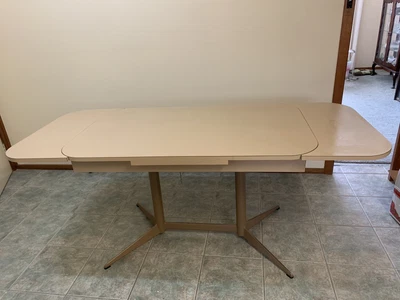 $70 • Buy Formica Laminate Extendable Kitchen/Dining Rectangle Table