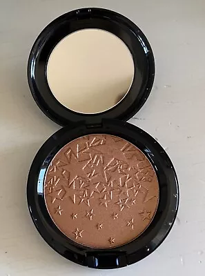MAC Opalescent Finishing Powder  - Rising Star - New With Box  • $17