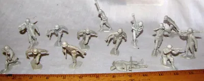 Marx Vintage Light Gray WWII Germans Toy Soldiers     T1 • $8.99